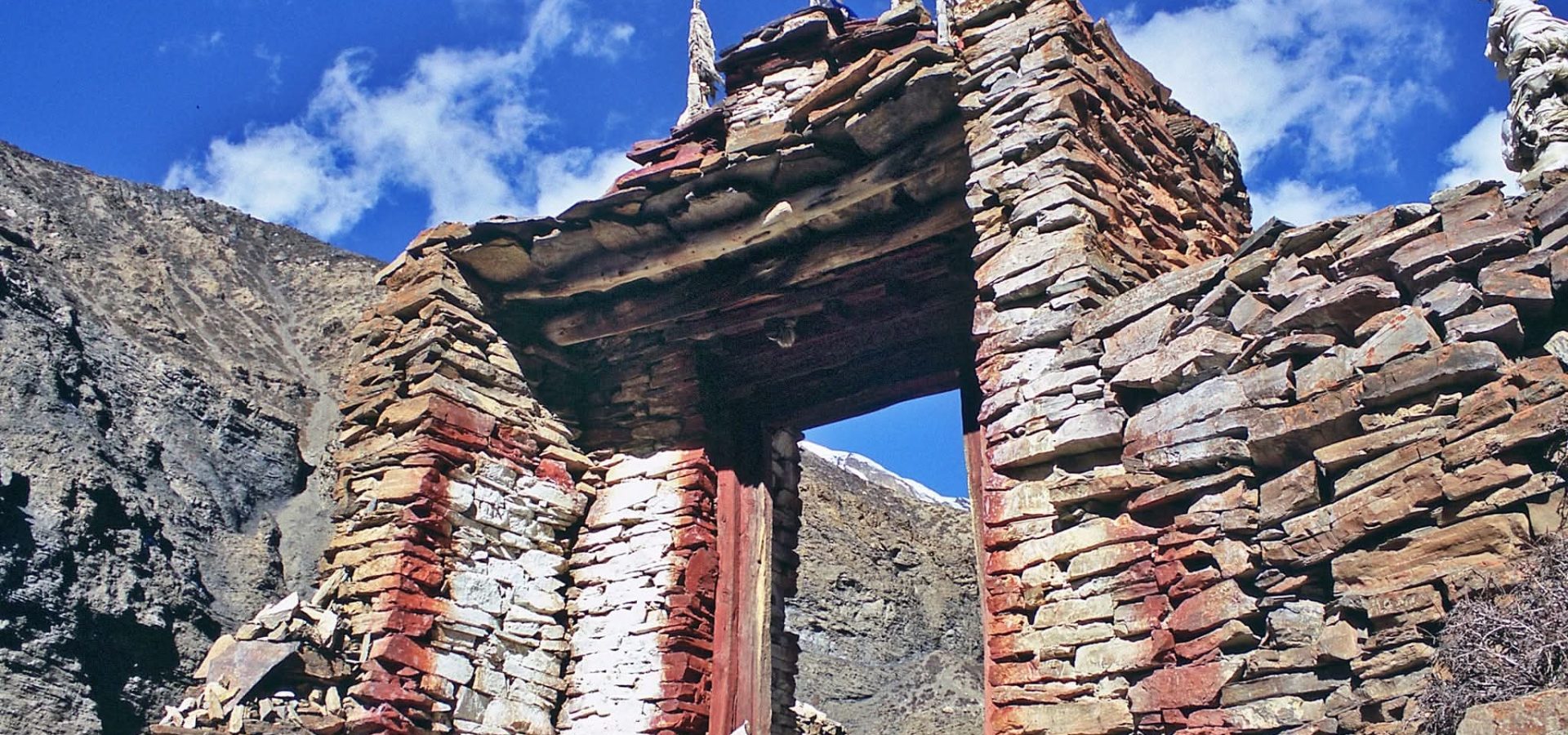 Entrance to the village of Phu